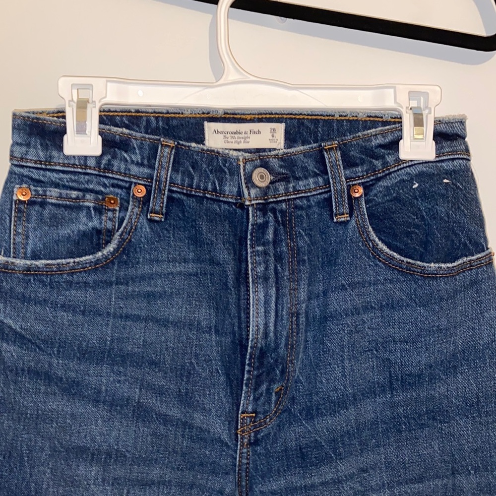 Abercrombie and Fitch - The 90s straight ultra high-rise jeans